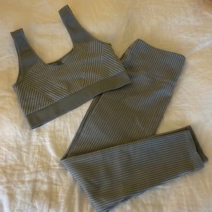 Fabletics Alexis Seamless Bra and Ribbed Legging Set